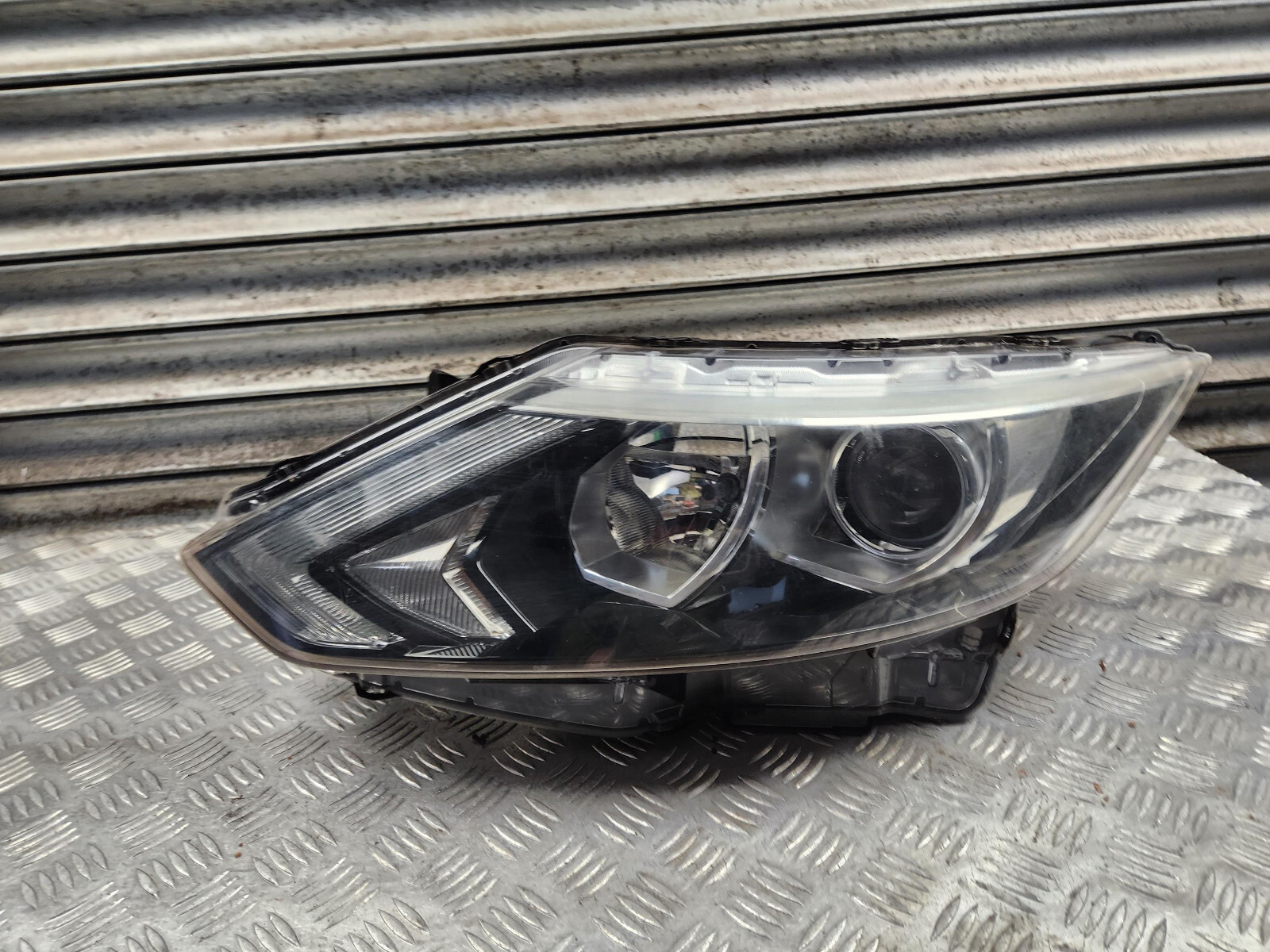 Nissan QASHQAI J11 2018 Genuine Passenger Side LED Headlight for 