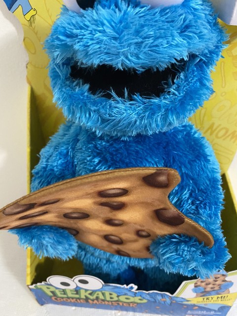 sesame street peekaboo cookie monster figure