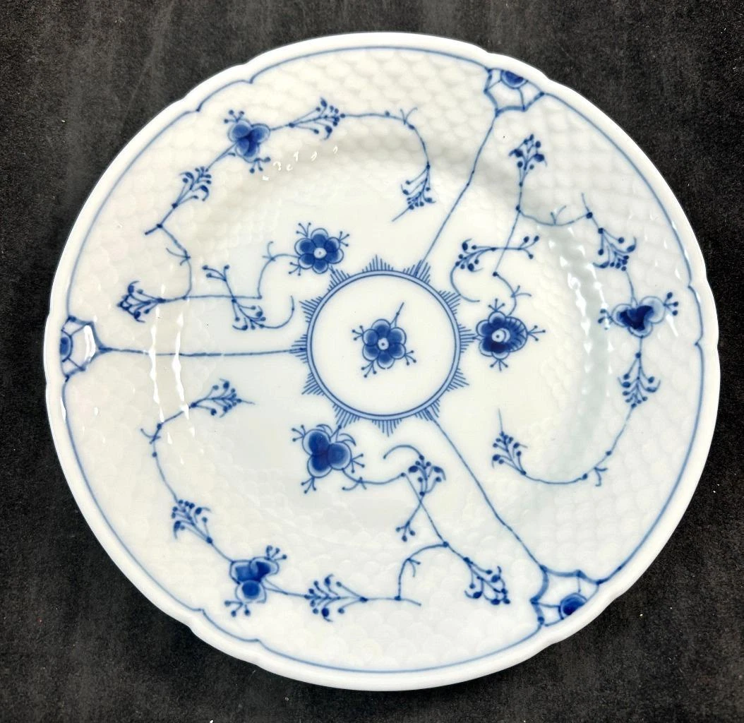 Bing and Grondahl Blue Traditional No Trim Dessert or Pie Plate Number 28