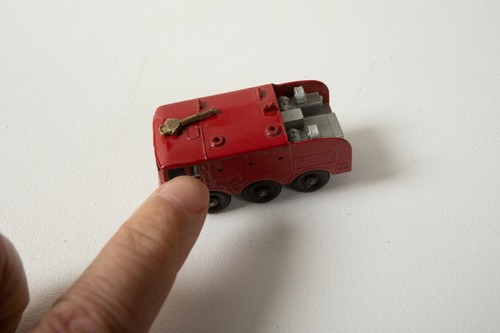 Matchbox Fomite Crash Tender (R4E-3) Lesney (JSF6) Serie 63 Aeroporto Rosso - Foto 5 di 8