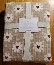 Storehouse Valentine's Day Daisy  Hearts   60  x84  Oblong Tablecloth Cotton