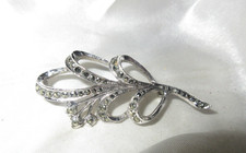 Lovely vintage brooch silvertone marcasite floral brooch