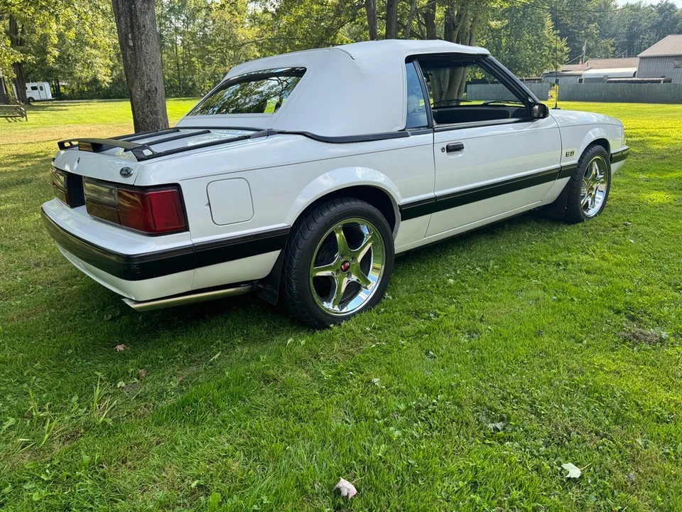 Ford Mustang 1988  Foto 2 de 4