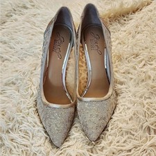 Jewel Badgley Mischka Julissa Lace Stiletto Pumps - Champagne - NWOT - Size 6