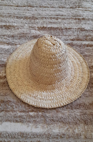 handmade straw hat - Picture 1 of 5