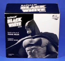 DC DIRECT BATMAN BLACK & WHITE STATUE BY FRANK MILLER 3253/5700