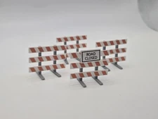 1/87 Scale Type III Barricade *4 Pack* with Road Closed Sign