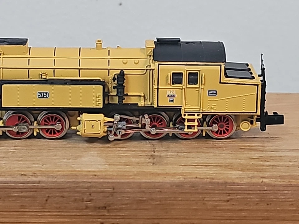 Arnold 2277 K.Bay.Sts.B. BR96 0-8-8-0 Mallet Steam Loco Yellow N Scale Read - Image 4 of 4