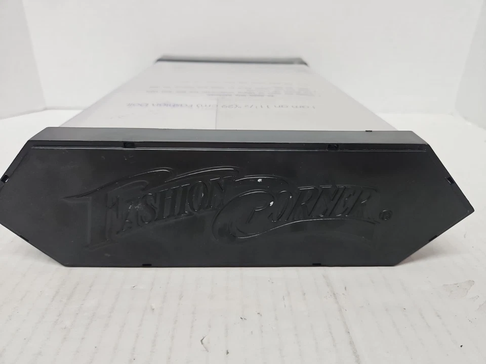 NUEVO 1992 Tesoros de Cumpleaños MARCHA Moda Rincón Coleccionista Muñeca 11 1/2" Soporte Foto 4 de 4