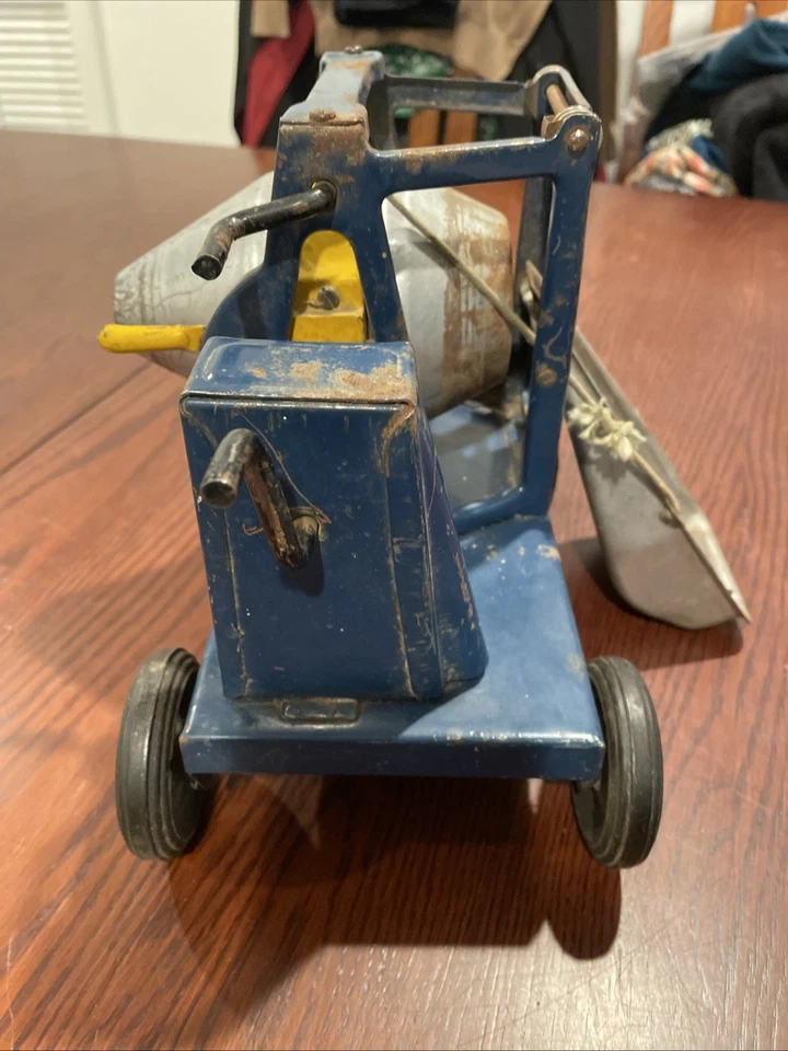 VINTAGE~BUDDY L~CONCRETE/CEMENT MIXER - Image 4 of 4