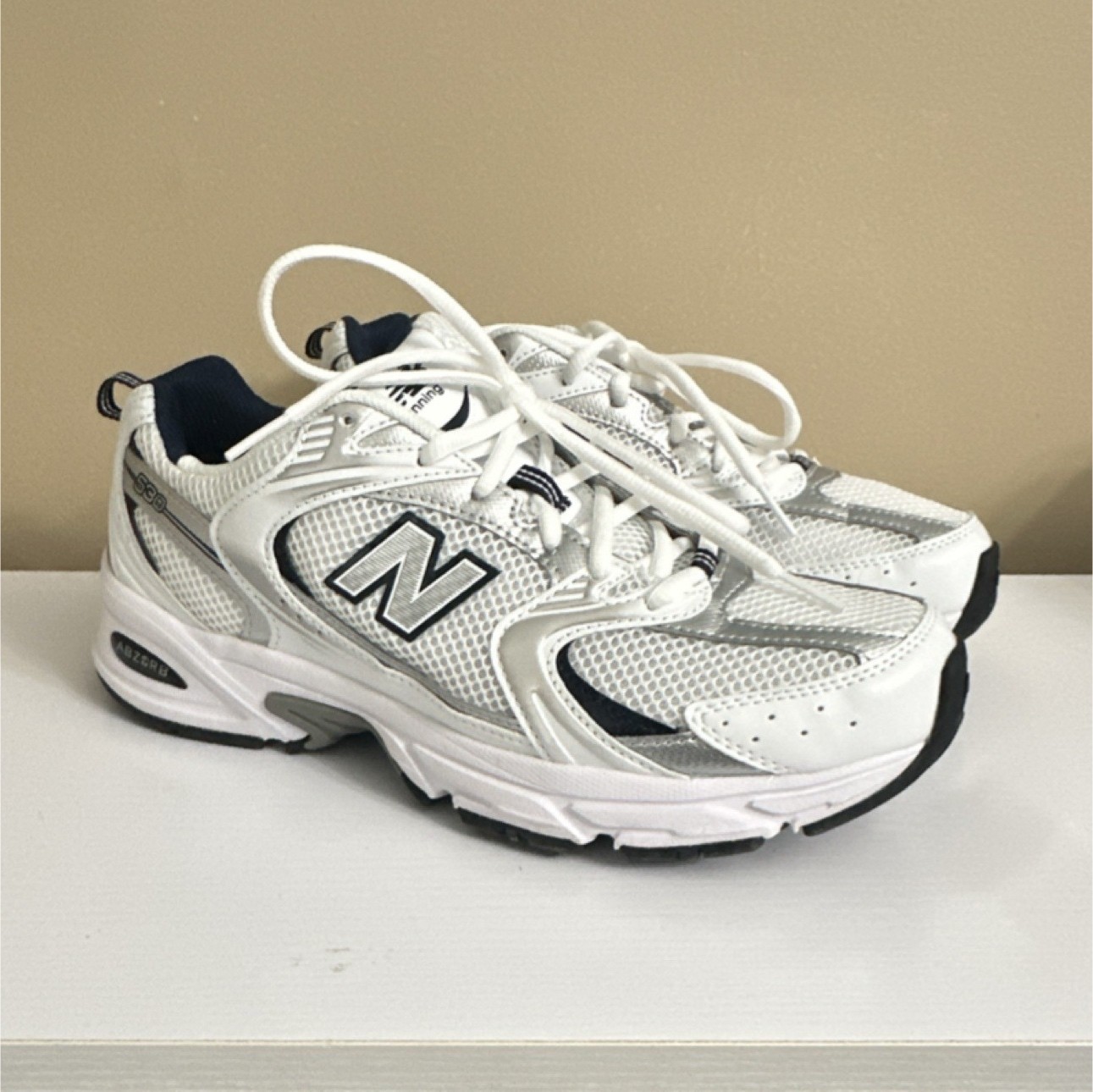 New Balance White Silver Navy Mesh Synthetic Lace Up Athletic Sneakers