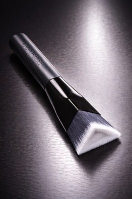 CATRICE THE.DEWY.ROUTINE PRECISION BRUSH Face Brush Gesichts Pinsel 1 Stück