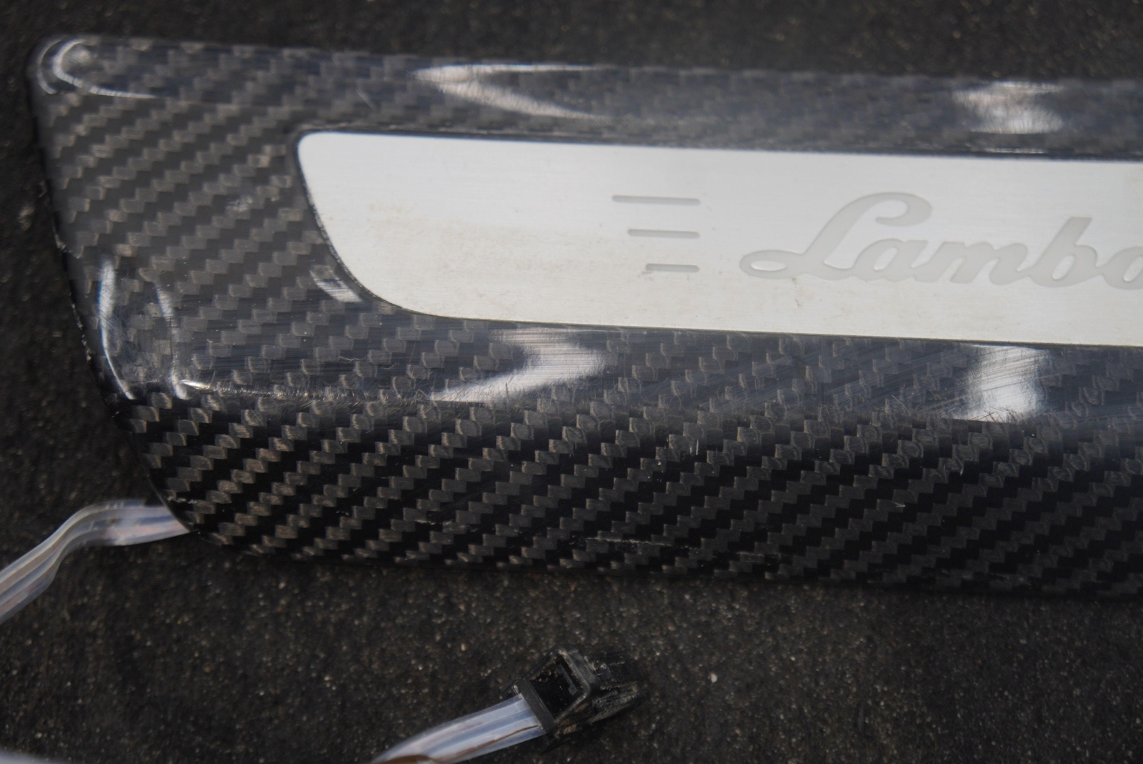 Rear Left Door Sill Scuff Plate Trim Carbon Fiber 4ML947417B Lamborghini Urus