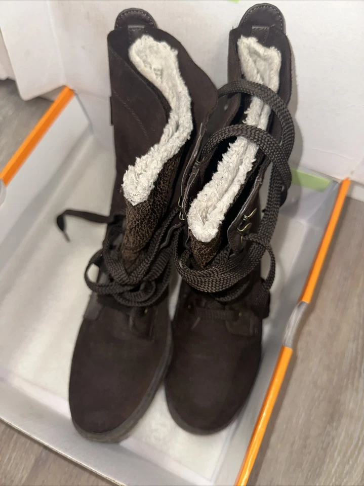 Sporto 系带踝轴棕色/白色 8M 码粗跟女式靴子 — 第 4/4 张图片