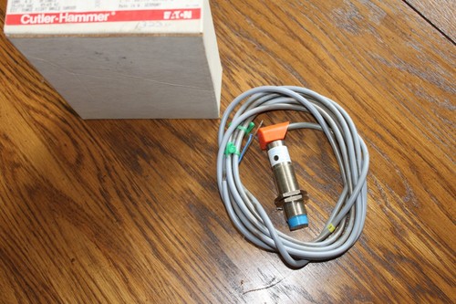 New Cutler Hammer Proximity Sensor E57LAL18A2ER,extended range 35-250VAC,NIB - Picture 3 of 3