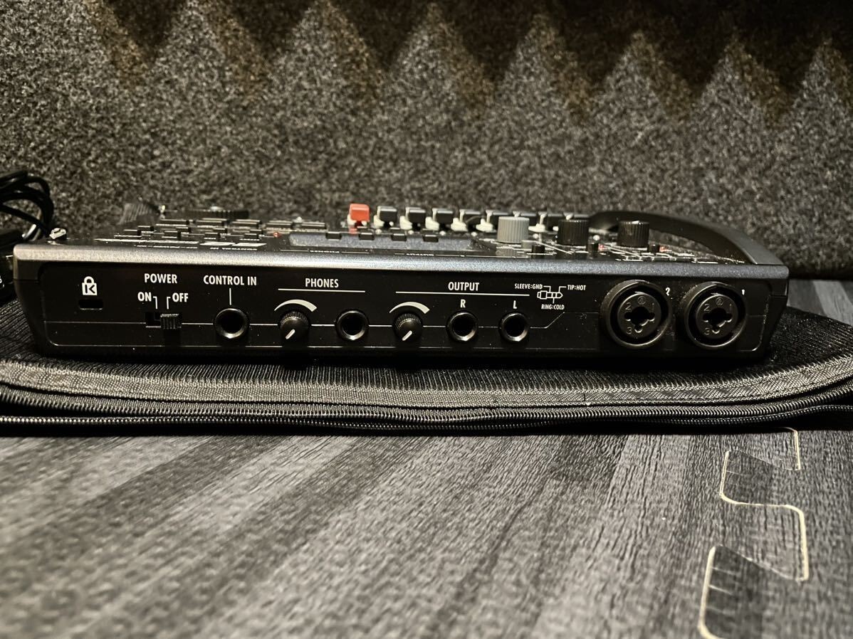 ZOOM R8 8 Track Digital Recorder Sampler Interface 884354009977 eBay