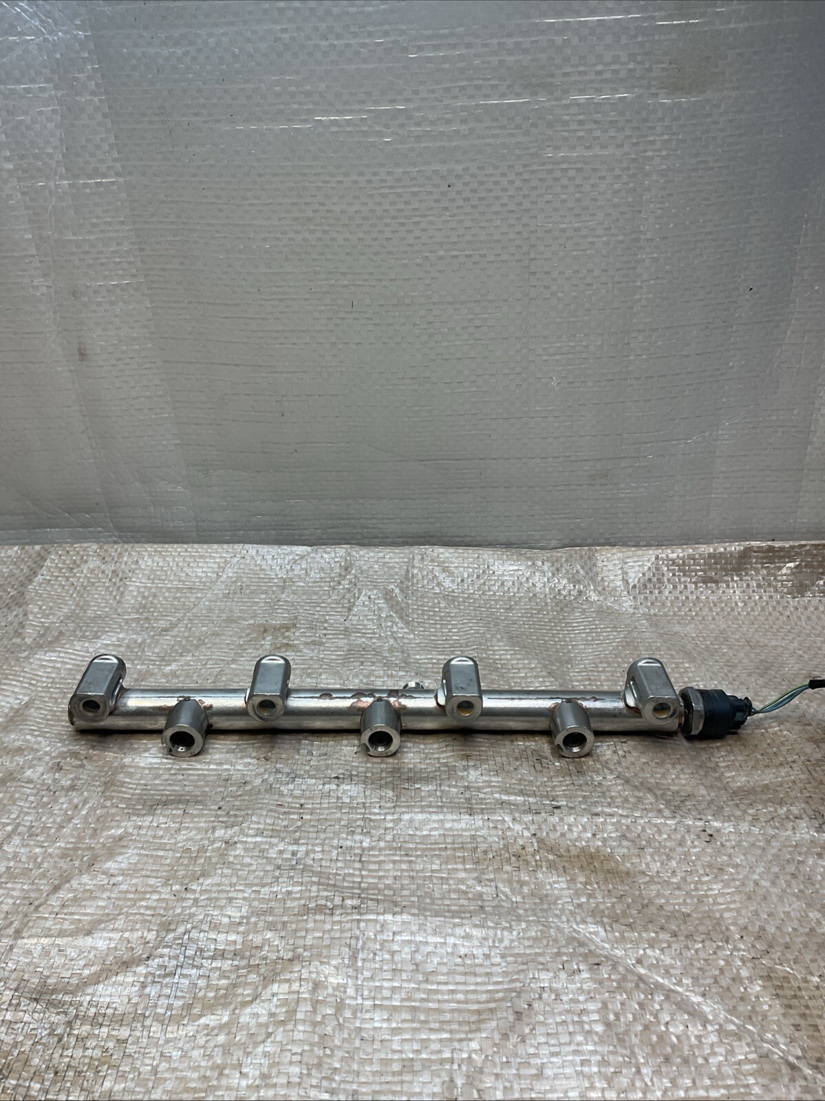 14-20 Maserati QuattroPorte 3.0 302kW  Left Fuel rail main line pipe 129140365