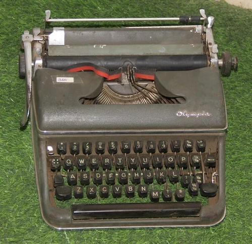 1941s Vintage Olympia Wereke-ag Machine à Écrire Avec Inkribbon, Allemagne 8611