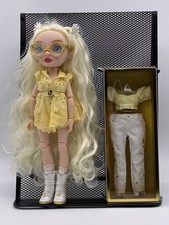 Rainbow High Delilah Fields Yellow Hair Artic...