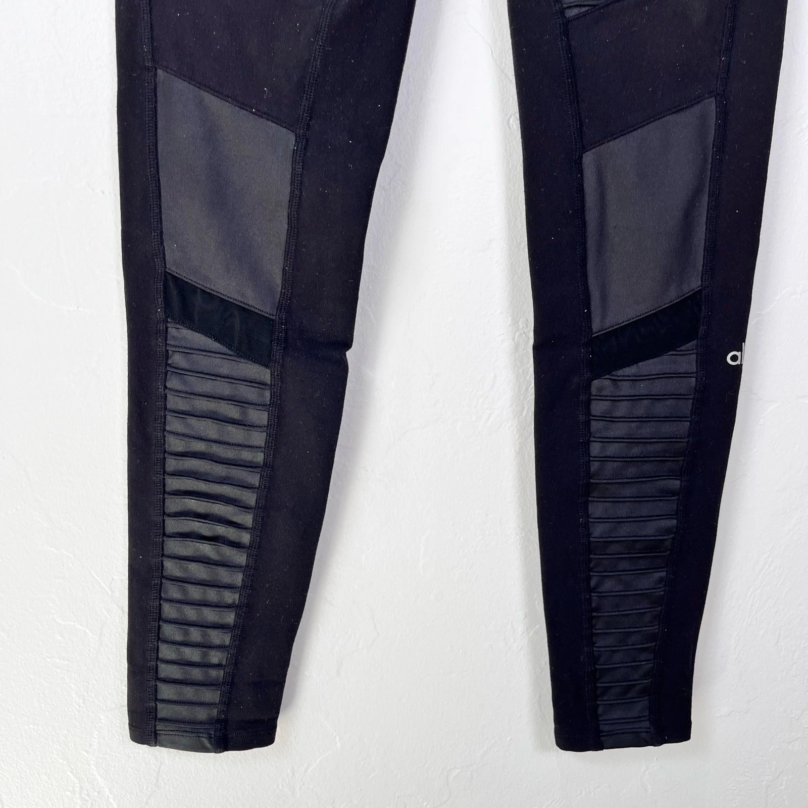 alo-yoga 7/8 high-waist moto athleisure biker goth gym workout leggings