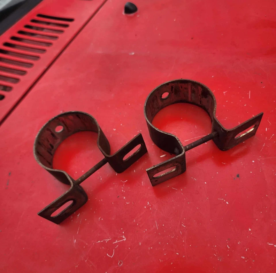 Nissan 720 1983-1986 camioneta 2/4x4 OEM montajes de bobina soportes par (2) Foto 4 de 4