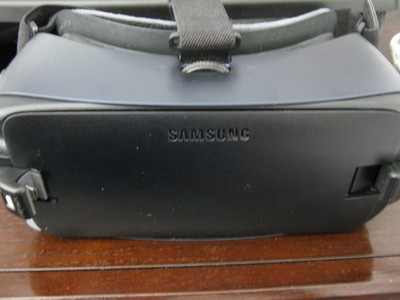 Samsung Gear VR Oculus Virtual Reality Headset model smr323