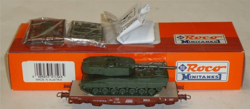 ROCO HO, VAGÓN PLATAFORMA 4 EJES PMM CARGADO CON CARRO COMBATE, REF. 47196 | Condition: Usado