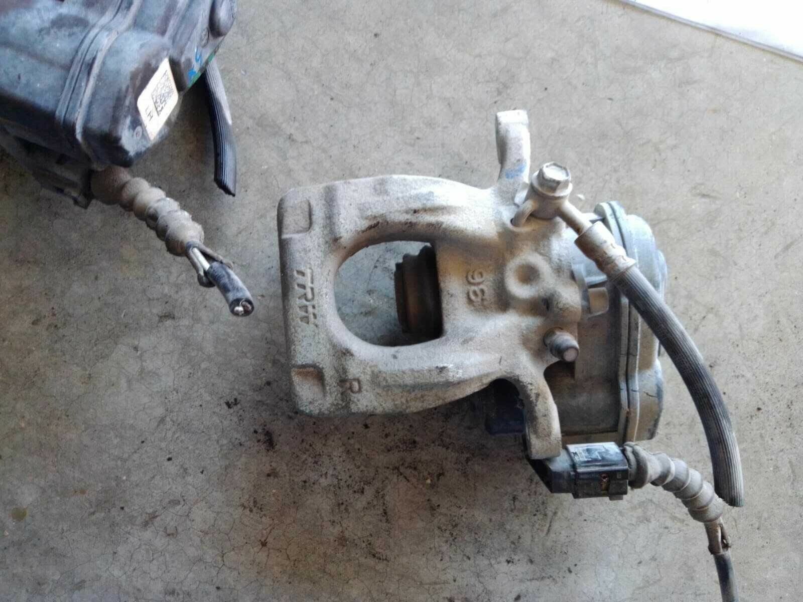 ÉTRIER DE FREIN DE STATIONNEMENT ÉLECTRIQUE ARRIÈRE DROIT GAUCHE NISSAN