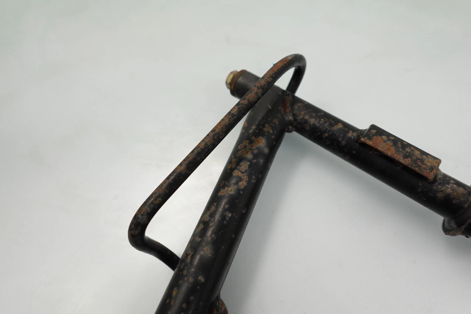 2000-2004 Ski-Doo Summit / MXZ 700 OEM Front Torque Arm 503189292