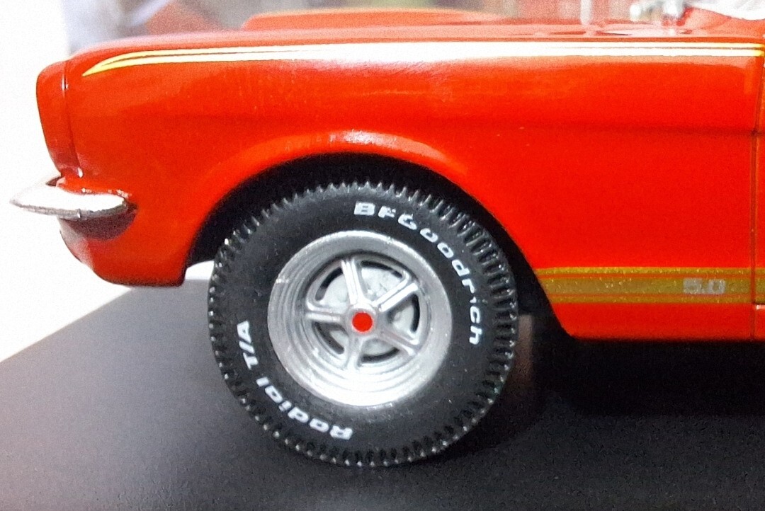 Ford Mustang 5.0 Station Wagon 1965 Dark Red/ Gold Stripes 1:43
