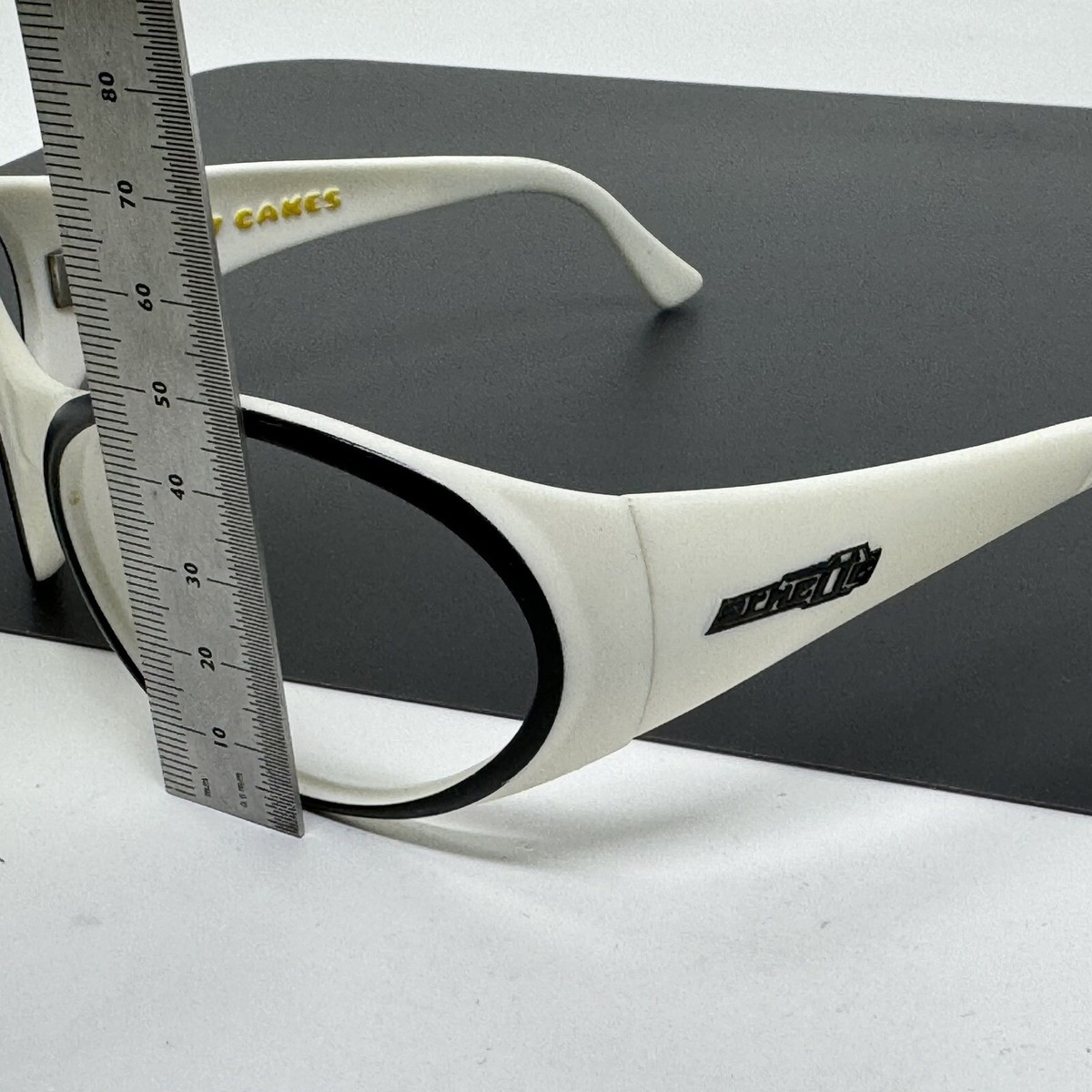 VINTAGE ARNETTE Hot Cakes White And Black No Lenses VINTAGE ARNETTE Hot Cakes White And Black No Lenses