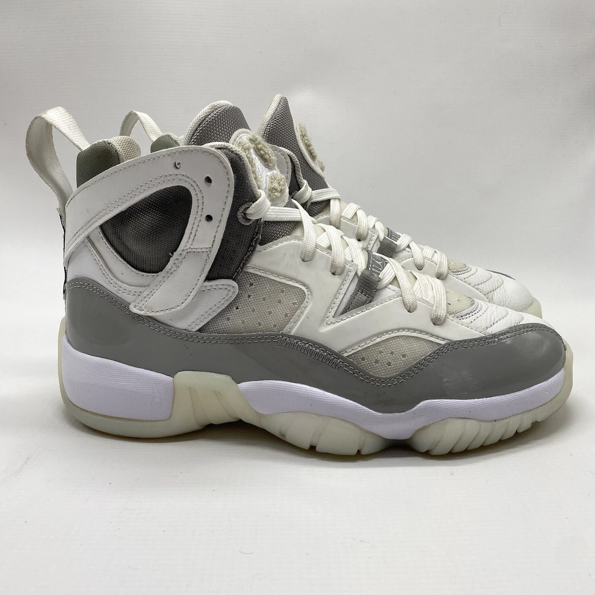 Gray jumpman best sale jordans