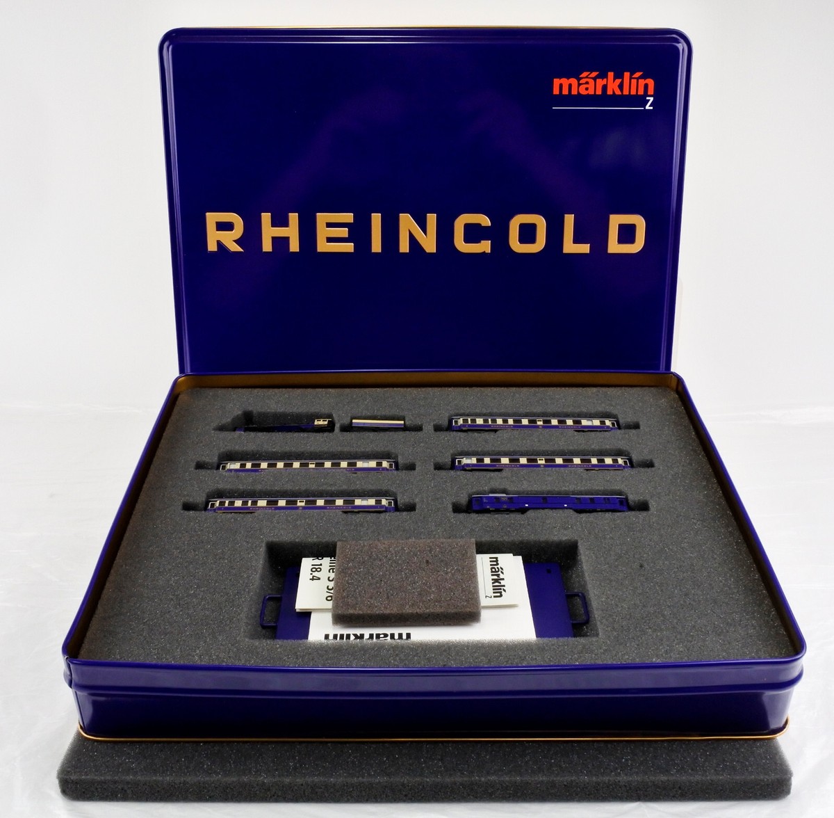 MARKLIN Z SCALE 81331 RHEINGOLD 4-6-2 STEAM ENGINE WITH 5