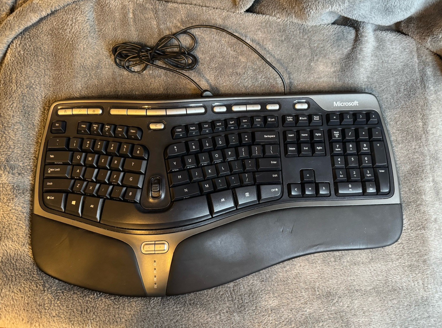 Microsoft 4000 V1.0 Pedestal Natural Ergonomic Keyboard USB 