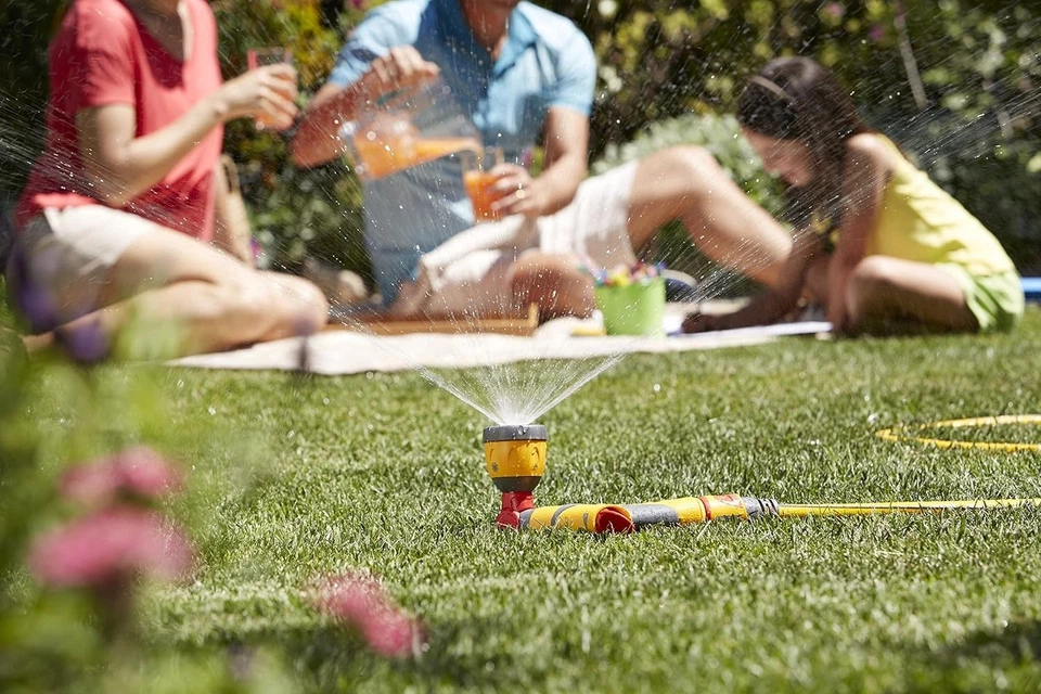 Hozelock Ultra Twist 2 in 1 Spray Gun Sprinkler for Garden Hose Watering - Image 3 of 4