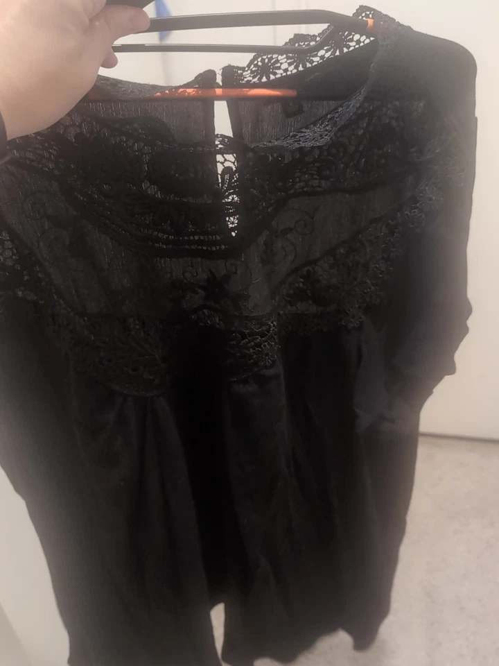 Top de manga corta cuello falso de encaje negro tórrido talla 2 Foto 4 de 4