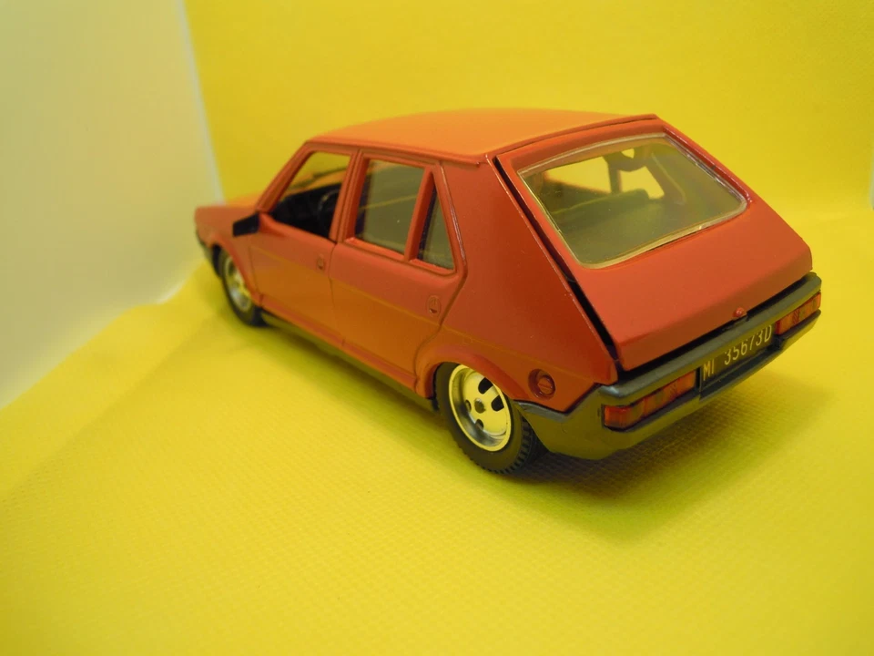 FIAT RITMO 65CL 4 PORTES 1/24 POLISTIL REF S679 - Photo 3/4