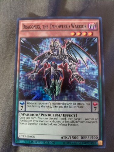 Carte YuGiOh: DRAGONOX, IL GUERRIERO POTENZIATO CT13 SUPER RARE # G74 - Foto 1 di 1
