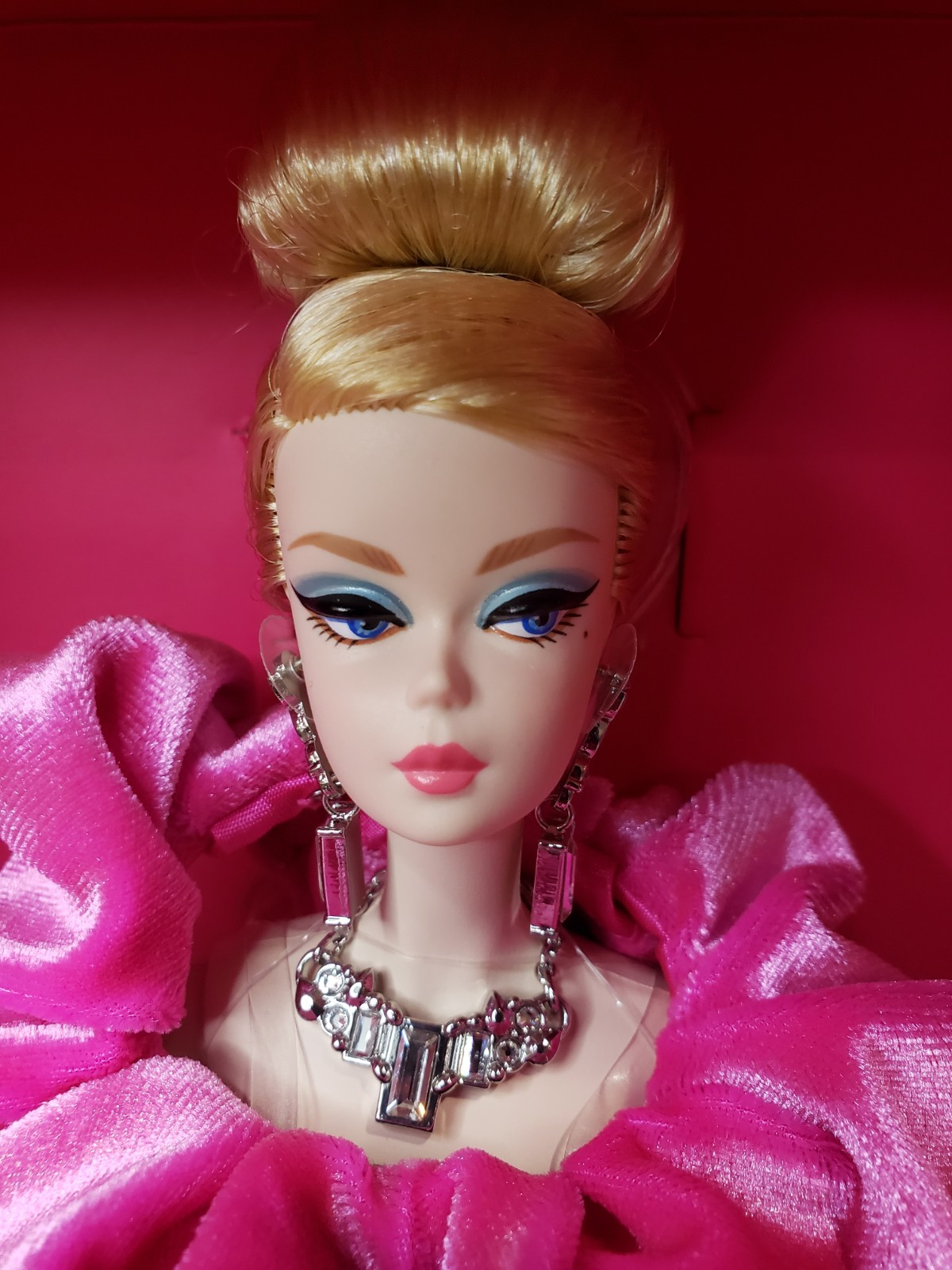 Кукла Barbie Exquisite Evening Gown Silkstone Doll 2024 Gold Label Mattel HRM34 — фото 4