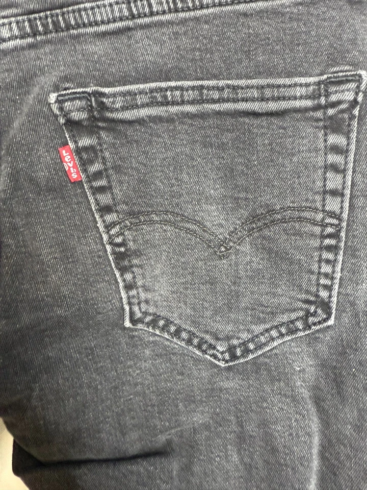 Bermuda jeans Levi's 412 masculina cinza carvão 5 bolsos desgastada tamanho 30 - Imagem 4 de 4