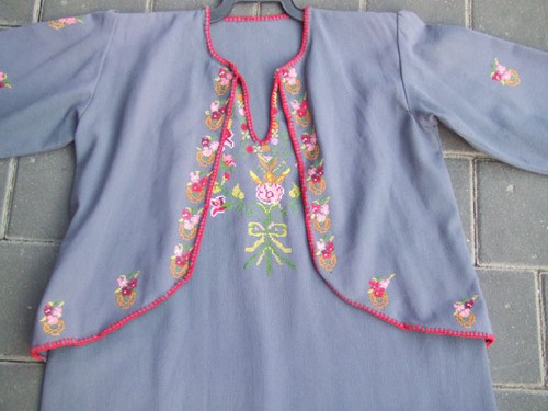 Bedouin Palestinian embroidered ethnic dress - Picture 4 of 12