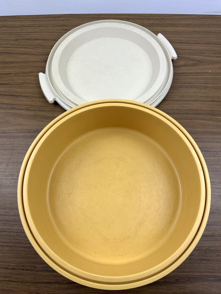 Vintage Tupperware Cake Pie Flan Taker - Harvest Gold Container - Image 2 of 4