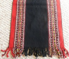 Corredor de mesa, bufanda o colgante de pared textil andino Aguayo - textil de montaña