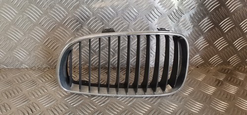 Grille calandre avant droit - BMW Série 1 E81 / E87 - BM0708101 - Picture 1 of 5