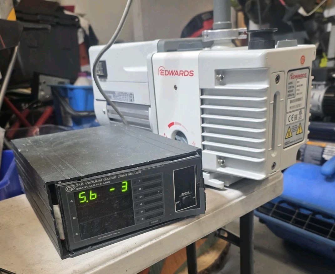 EDWARDS RV3 DUAL STAGE VAC PUMP- 2019, REBUILT, 5MTOR/ MICRONS & W 12- M WARRNTY