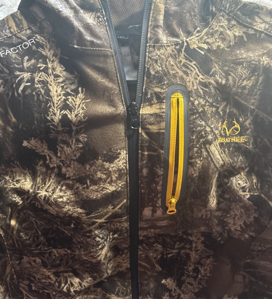 Realtree Woman’s Scent Control Hunting Jacket Green camouflage hooded large - Image 3 of 4