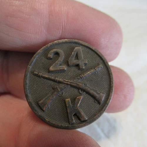 VINTAGE WW1 ERA US MILITARY TUNIC COLLAR DISC PIN 24TH REGIMENT COMPANY K