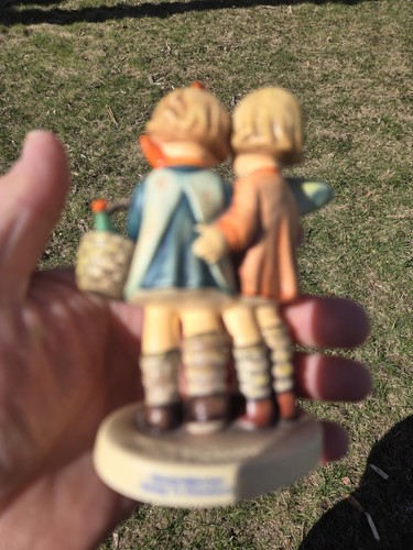 2004 Final Issue Hummel Figurine #52/0 Going To Grandma's #948 With Box no Paper - Picture 8 of 24