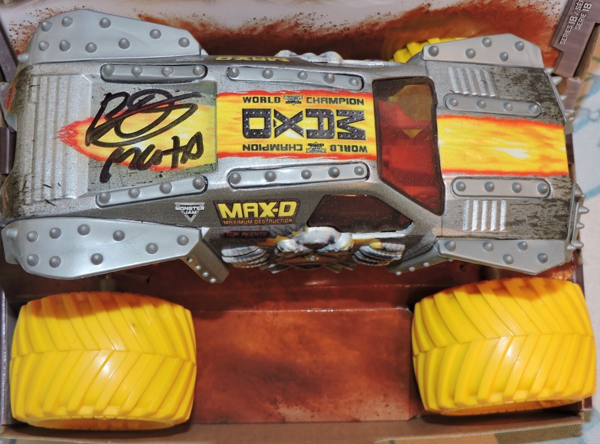 MONSTER JAM TRUCK - MAXIMUM DESTRUCTION 1:24 AUTOGRAPHED BY MONSTER JAM TRUCK - MAXIMUM DESTRUCTION 1:24 AUTOGRAPHED BY