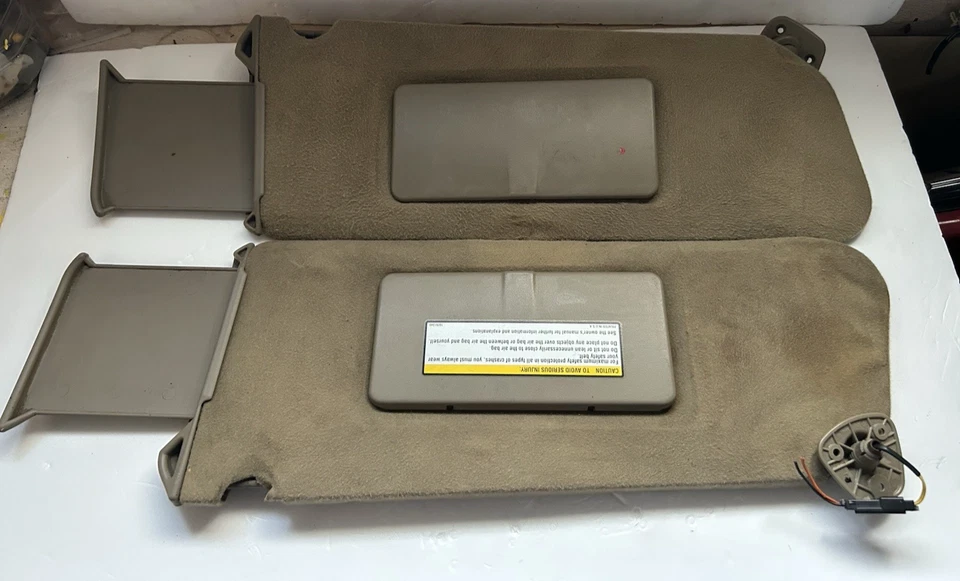 95-99 Chevy GMC Suburban Tahoe Yukon Escalade Sun Visor Shade Tan Pair LH RH TAN Foto 2 de 4